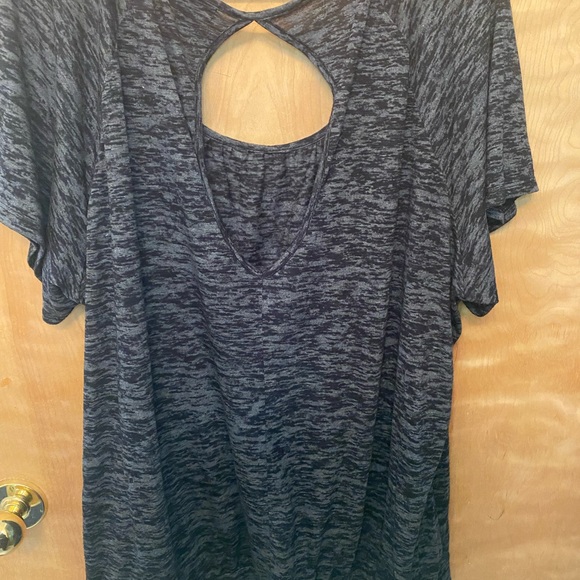 Grey/black T-shirt with key hole back - Picture 3 of 3